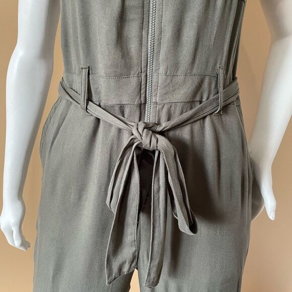 Brand new with tag Guess jumpsuit - Picture 4 of 14